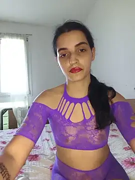 Snapshot of SoniaMoonnnnn chatting on May 20, 2026, 3:42 pm SoniaMoonnnnn online show from May 20, 2026, 3:42 pm