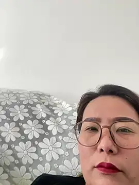 Youyou 12 online show from February 7, 2026, 3:03 am