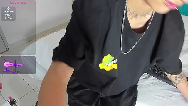 Jessi Rosse online show from April 21, 2026, 8:04 pm