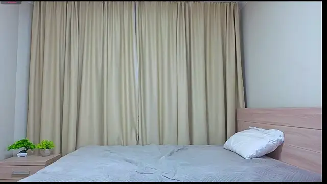 alorenna online show from March 19, 2026, 3:23 pm