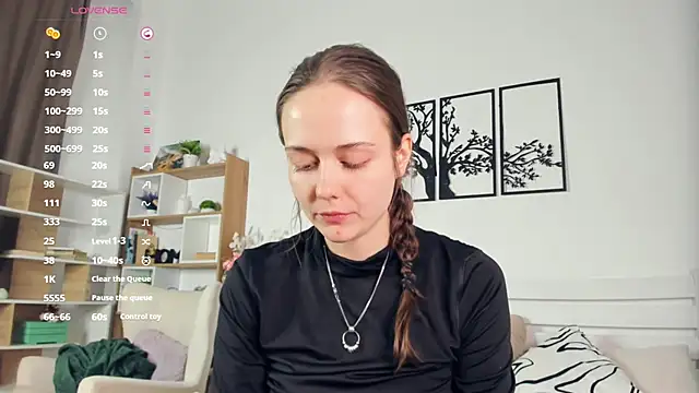 MalvinaTrafford online show from April 15, 2026, 7:58 pm