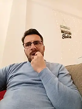 NatanCasad0 online show from February 14, 2026, 10:32 pm