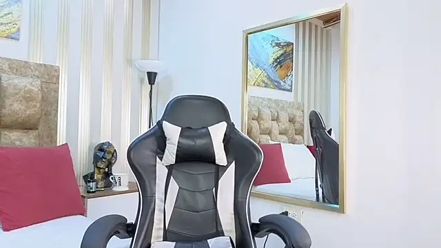 amara queen  online show from March 15, 2026, 12:45 pm