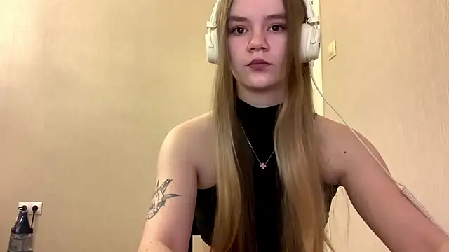 AgnesShy  online show from March 4, 2026, 7:27 am