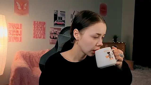 Snapshot of Vexnexe chatting on March 4, 2026, 7:43 pm Vexnexe online show from March 4, 2026, 7:43 pm