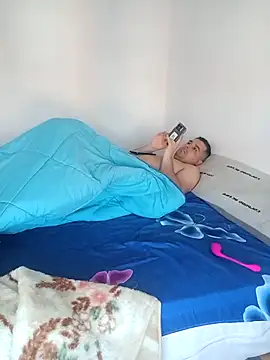 laparejaideal08 online show from April 18, 2026, 7:11 am