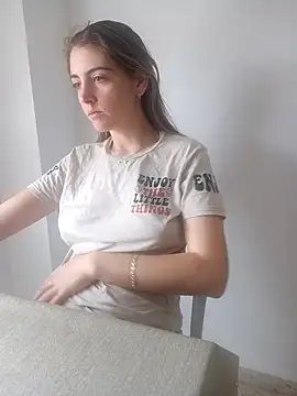 laparejaideal08 online show from April 7, 2026, 9:44 am