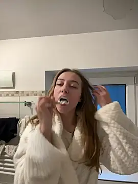 romyxxs online show from February 3, 2026, 7:02 am