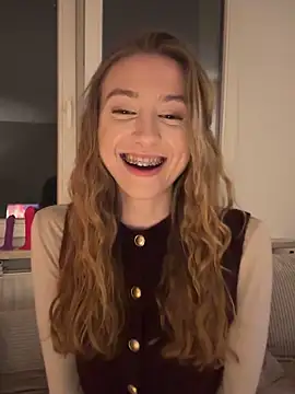 romyxxs online show from February 4, 2026, 10:27 pm