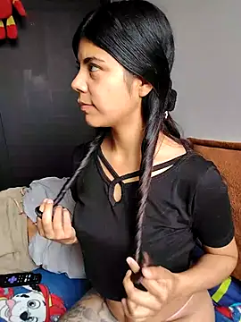 Roxan King online show from March 3, 2026, 12:23 pm