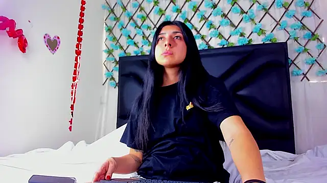 EmmaWilliamss4 online show from February 22, 2026, 6:31 pm