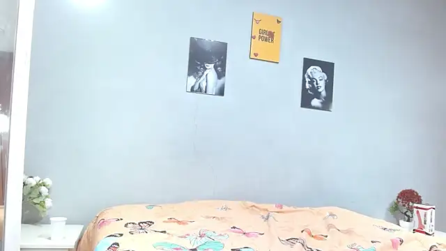 arianna rossi11 online show from April 15, 2026, 12:32 pm