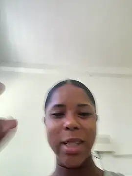 LIA PARKERR online show from May 25, 2026, 2:38 pm