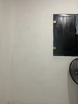 LIA PARKERR online show from April 24, 2026, 2:46 am