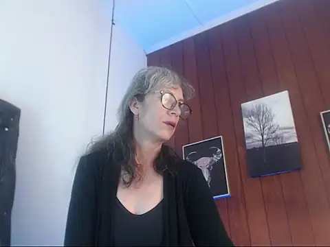 laurasofia45 online show from February 18, 2026, 1:29 pm