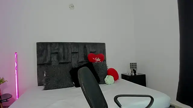 Snapshot of Malory_Saenzz chatting on February 17, 2026, 8:17 pm Malory Saenzz online show from February 17, 2026, 8:17 pm