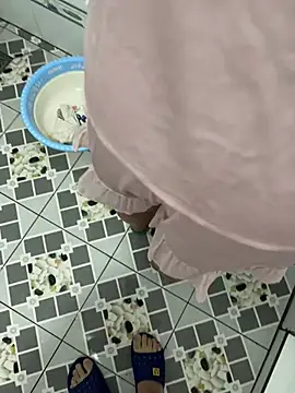 kimoanh102 online show from February 27, 2026, 11:32 am