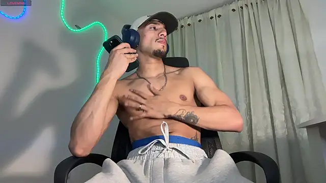 rafael stone11 online show from April 15, 2026, 2:06 am