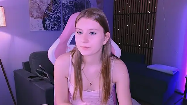 Caroline Desire  online show from April 3, 2026, 7:48 am