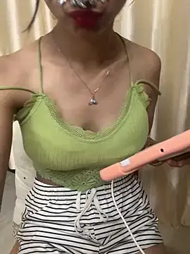 HEENA-STRIP online show from March 19, 2026, 5:07 am