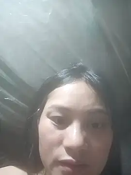 Snapshot of Momo-biki chatting on May 2, 2026, 12:32 pm Momo-biki online show from May 2, 2026, 12:32 pm
