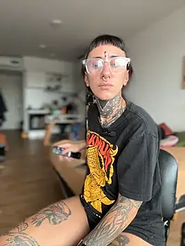 xsadtanas online show from February 4, 2026, 3:51 pm