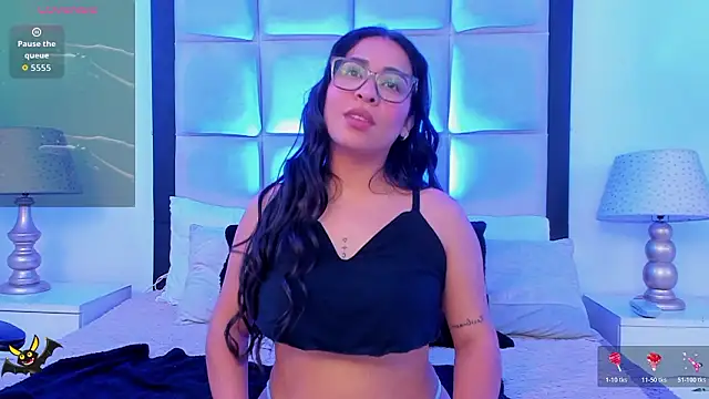 Snapshot of SussyFox chatting on February 8, 2026, 8:12 am SussyFox online show from February 8, 2026, 8:12 am