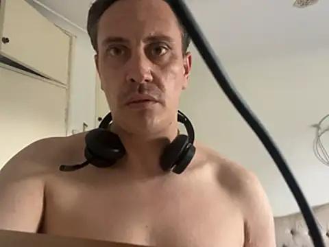 malcolm2334 online show from May 5, 2026, 6:11 pm