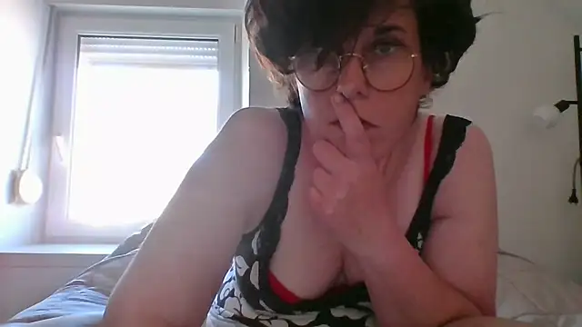 OIseauNoir88 online show from April 19, 2026, 3:02 pm