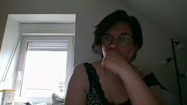 OIseauNoir88 online show from March 22, 2026, 8:49 am