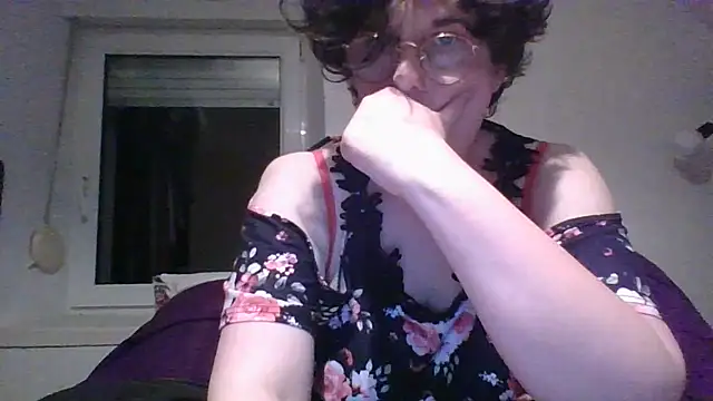 OIseauNoir88 online show from April 4, 2026, 7:31 pm