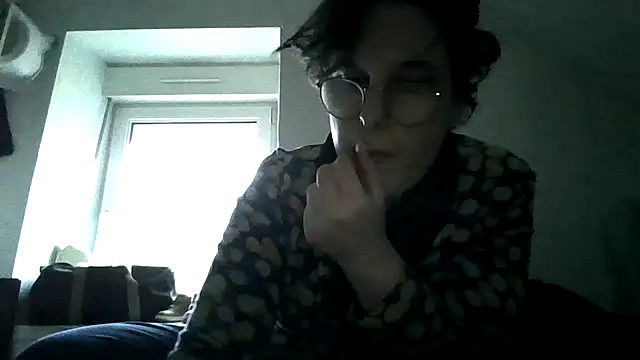 OIseauNoir88 online show from February 12, 2026, 4:18 pm