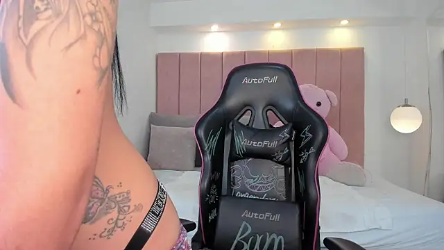 megan sofiaa  online show from March 5, 2026, 12:13 pm