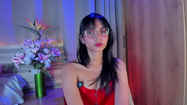 Snapshot of EvaLune chatting on April 8, 2026, 10:00 pm EvaLune online show from April 8, 2026, 10:00 pm