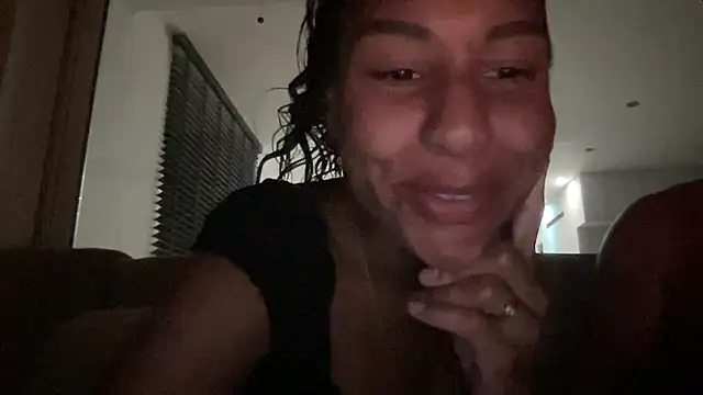 YaraEstelle online show from July 4, 2026, 9:19 pm