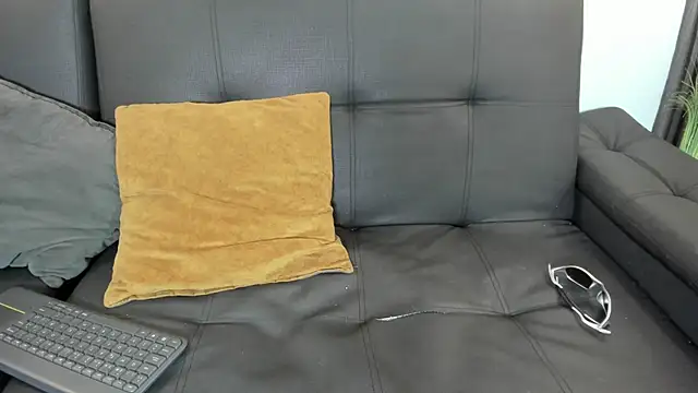 Lio      online show from February 5, 2026, 4:19 am