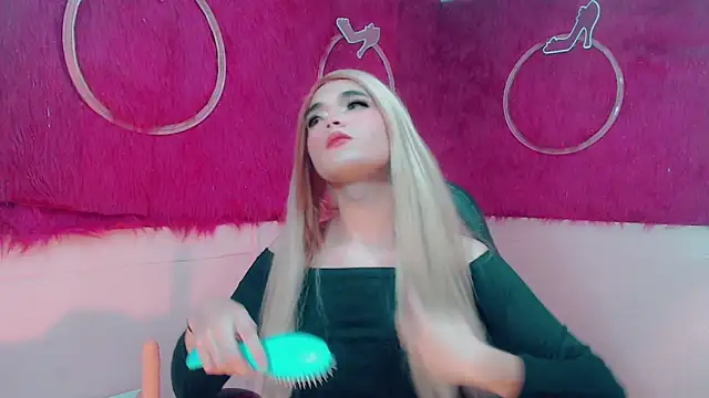 isabella vogue online show from February 15, 2026, 11:42 am