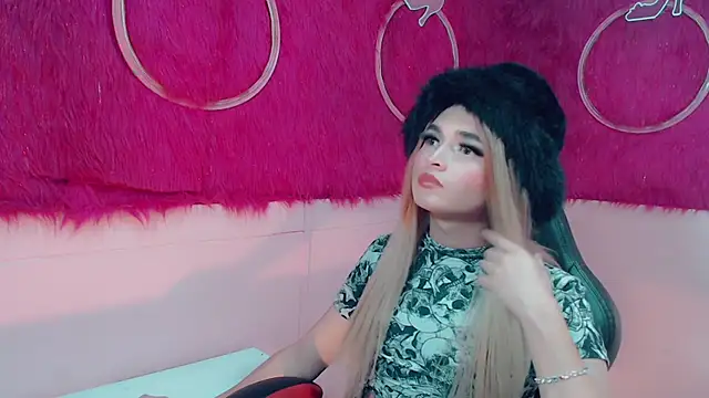 isabella vogue online show from February 14, 2026, 11:43 am