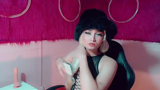 isabella vogue online show from February 17, 2026, 11:40 am