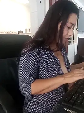 aliz963040 online show from February 3, 2026, 2:33 pm