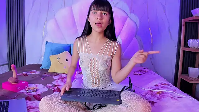 LiaJohnnson  online show from April 22, 2026, 4:30 am