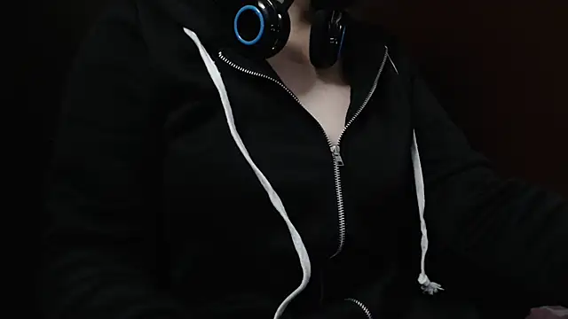 Snapshot of r_i_o__r_i_o chatting on March 29, 2026, 10:39 am r i o r i o online show from March 29, 2026, 10:39 am