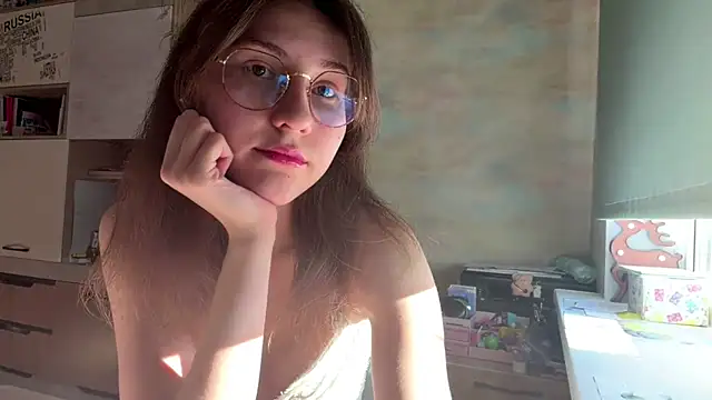 Miaaa Moon online show from April 9, 2026, 1:17 pm