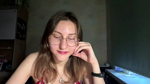 Miaaa Moon online show from May 21, 2026, 4:37 pm