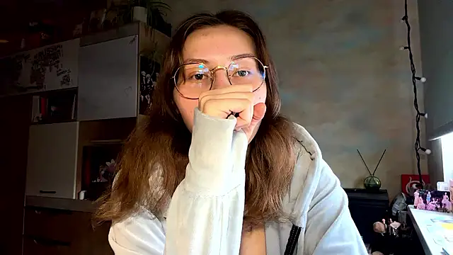 Snapshot of Miaaa_Moon chatting on March 4, 2026, 1:19 pm Miaaa Moon online show from March 4, 2026, 1:19 pm