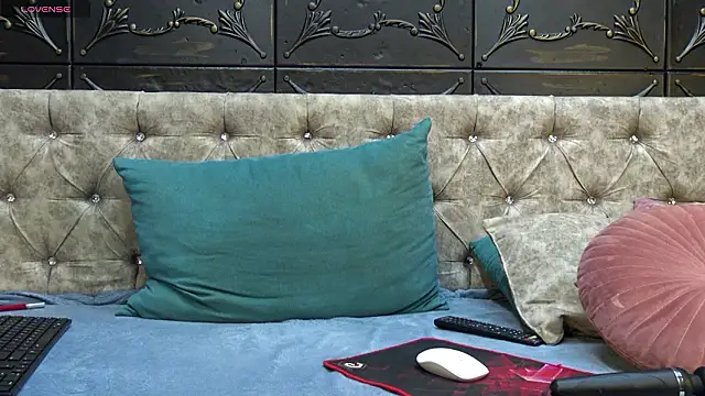 KlaraMuse online show from February 14, 2026, 4:07 pm