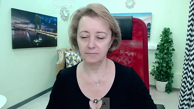 MONA W online show from April 9, 2026, 11:05 am