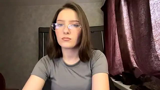 FoxieFlare online show from March 26, 2026, 5:17 am