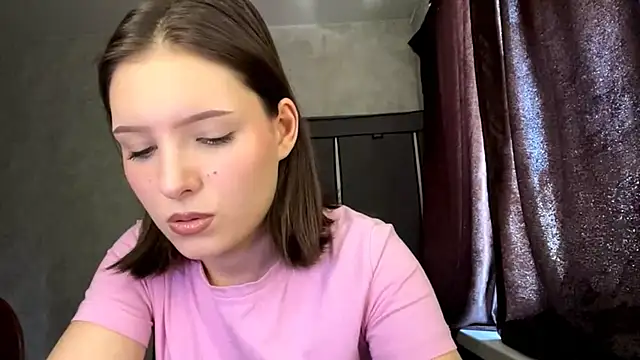 FoxieFlare online show from March 25, 2026, 5:29 am