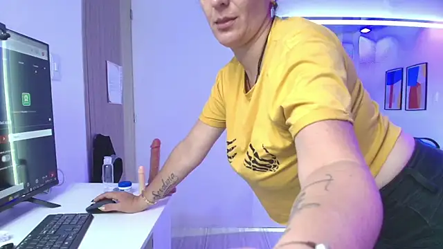 Madame scarlett online show from March 25, 2026, 11:42 am